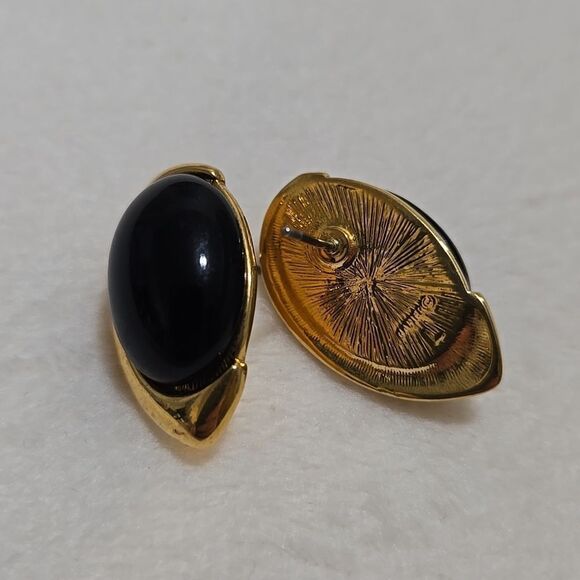 Vintage Black and Gold Earrings - Picture 4 of 4
